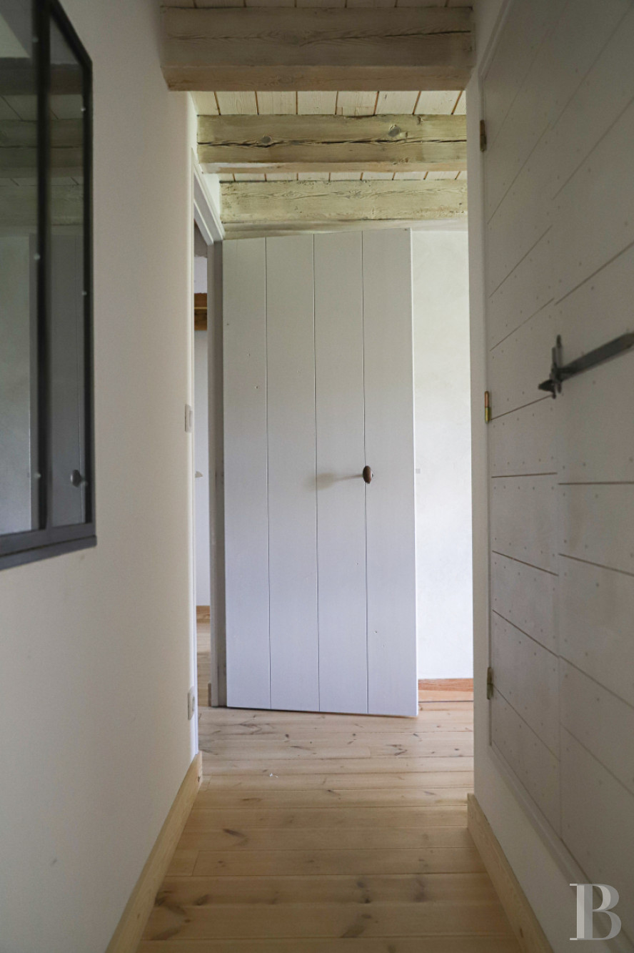 An old farm and dovecote in Lozère, at the entrance to the Aubrac plateau - photo  n°27